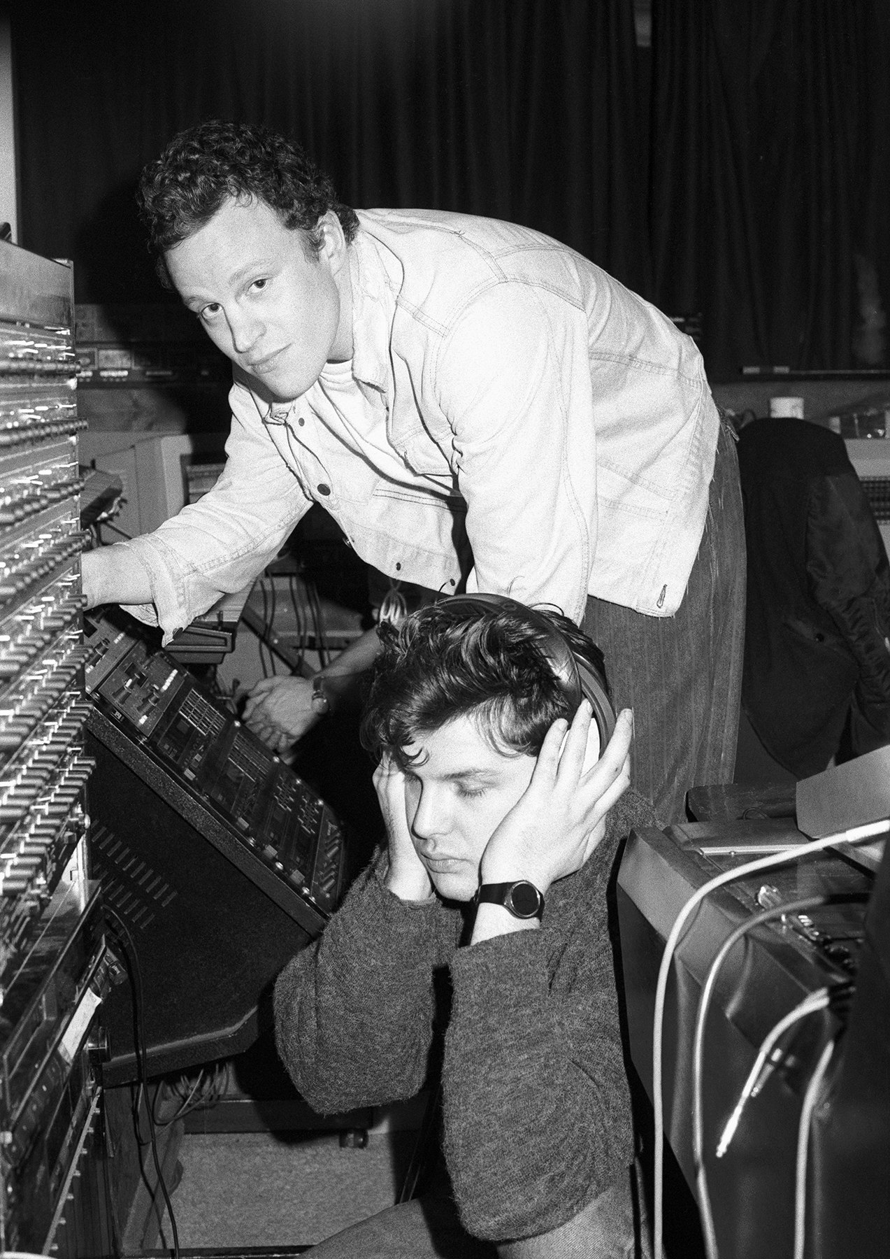 Simeon Lister (kneeling) of funk band Chakk with Richard Barratt at FON Studios, Willey Street, 1988. Photograph © Barbara Wasiak, courtesy of Jose Snook.